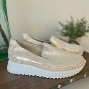 Women’s Paul Green Candice sneakers sz 9. EUC!